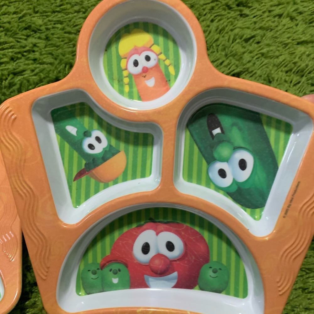 2 Veggie Tales toddler kid plates